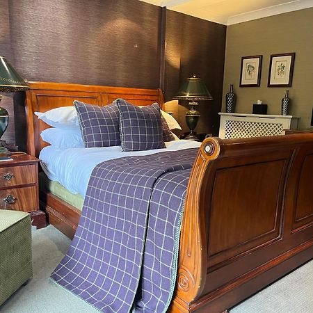 Langshott Manor - Luxury Hotel Gatwick Horley Esterno foto