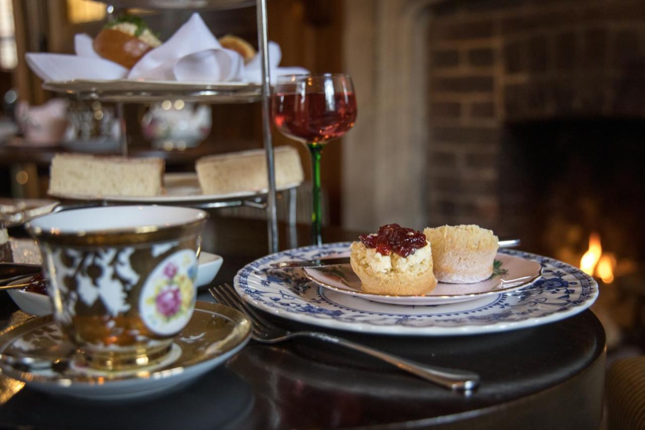 Langshott Manor - Luxury Hotel Gatwick Horley Esterno foto