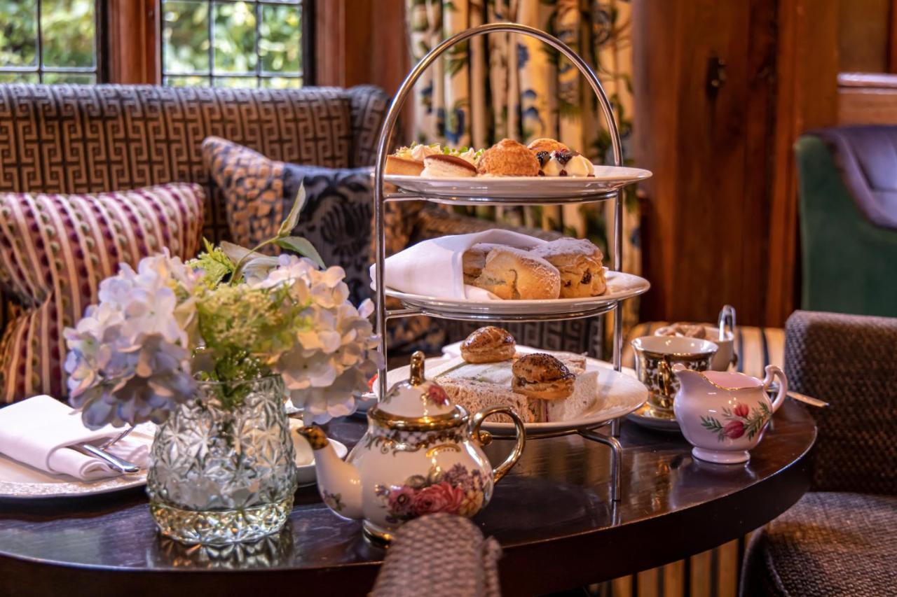 Langshott Manor - Luxury Hotel Gatwick Horley Esterno foto