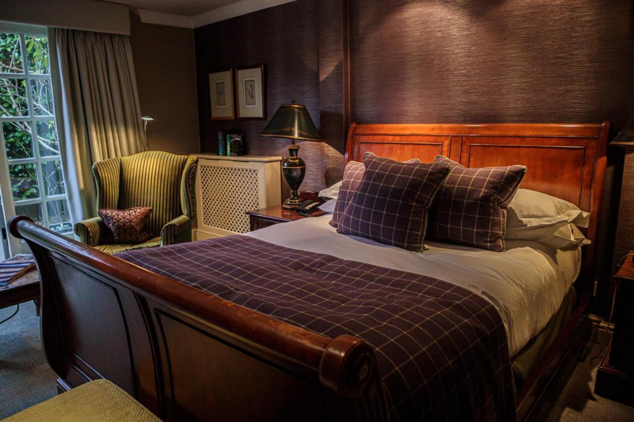 Langshott Manor - Luxury Hotel Gatwick Horley Esterno foto