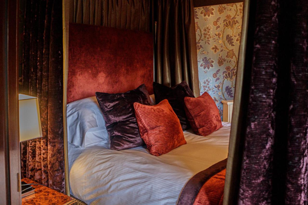 Langshott Manor - Luxury Hotel Gatwick Horley Esterno foto