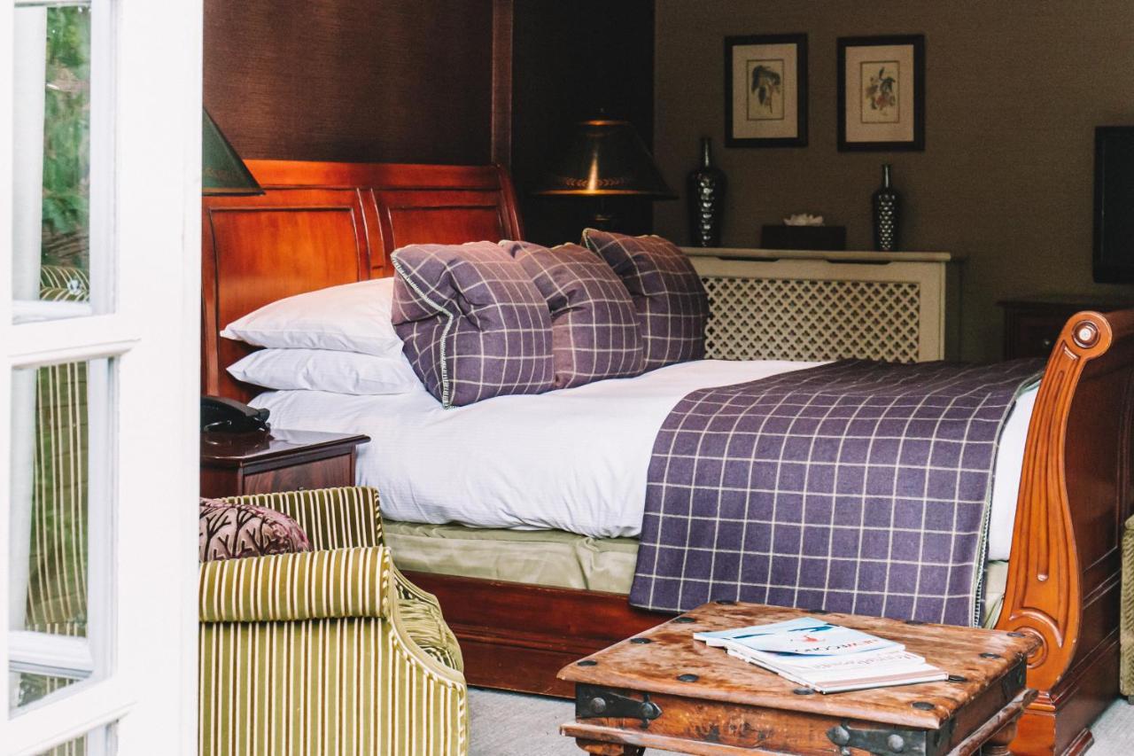Langshott Manor - Luxury Hotel Gatwick Horley Esterno foto
