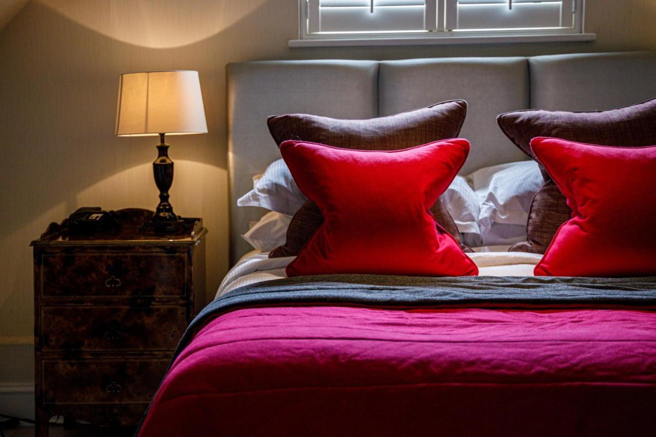 Langshott Manor - Luxury Hotel Gatwick Horley Esterno foto