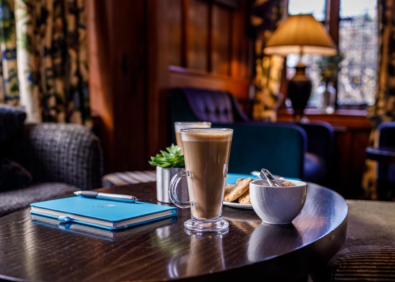 Langshott Manor - Luxury Hotel Gatwick Horley Esterno foto