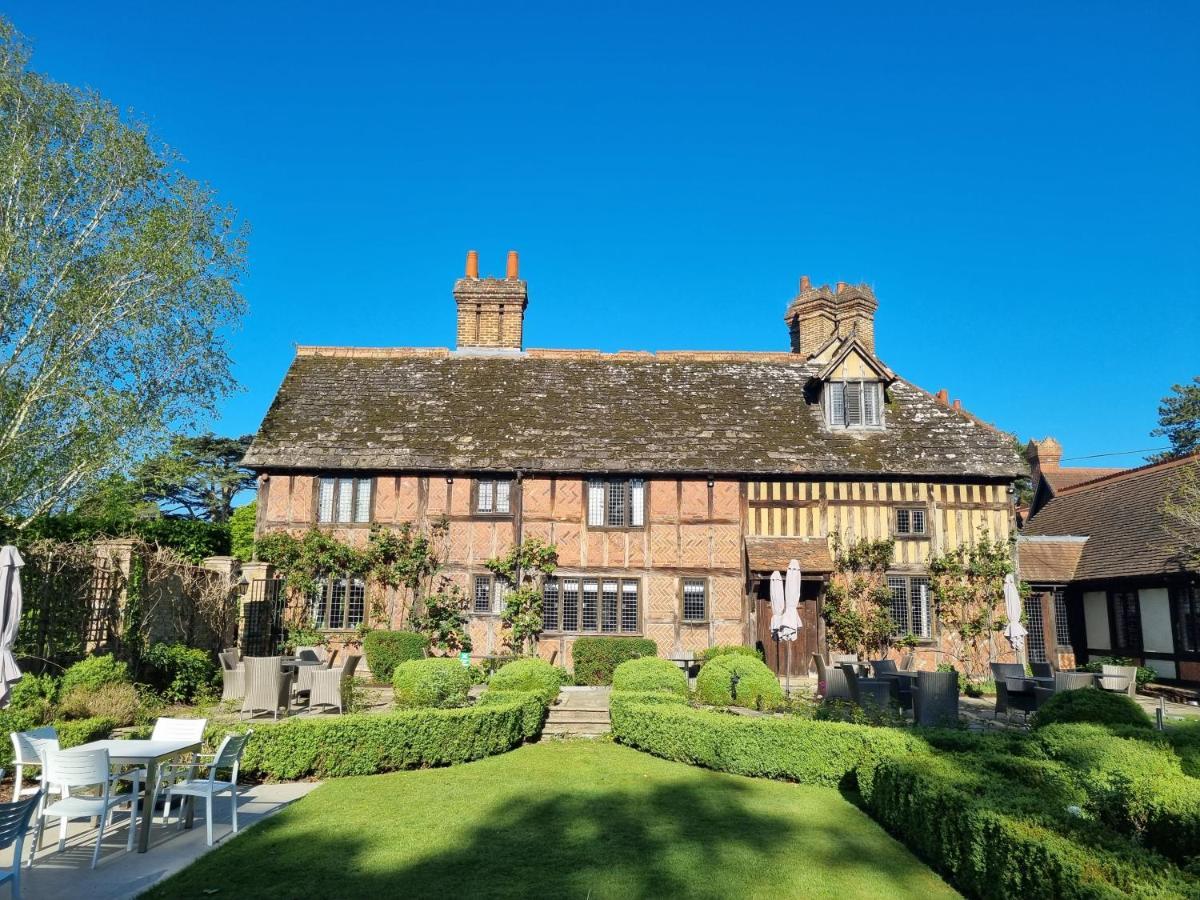 Langshott Manor - Luxury Hotel Gatwick Horley Esterno foto