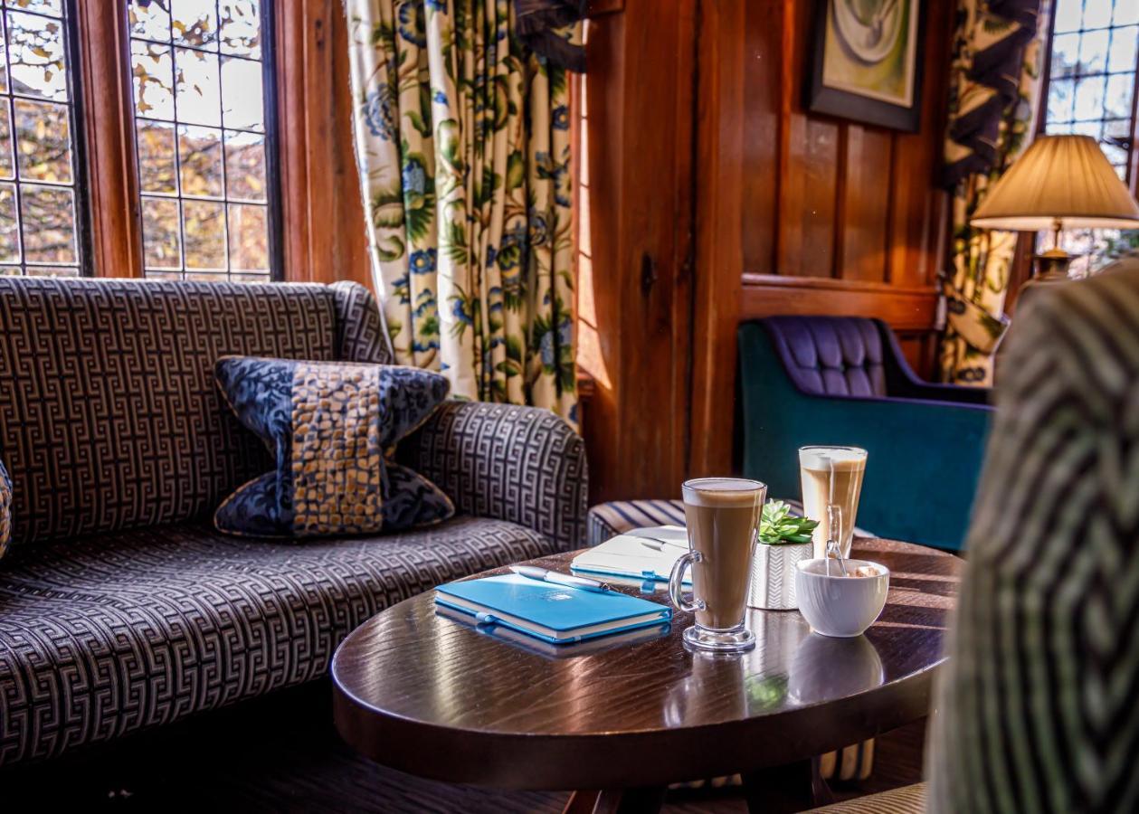Langshott Manor - Luxury Hotel Gatwick Horley Esterno foto