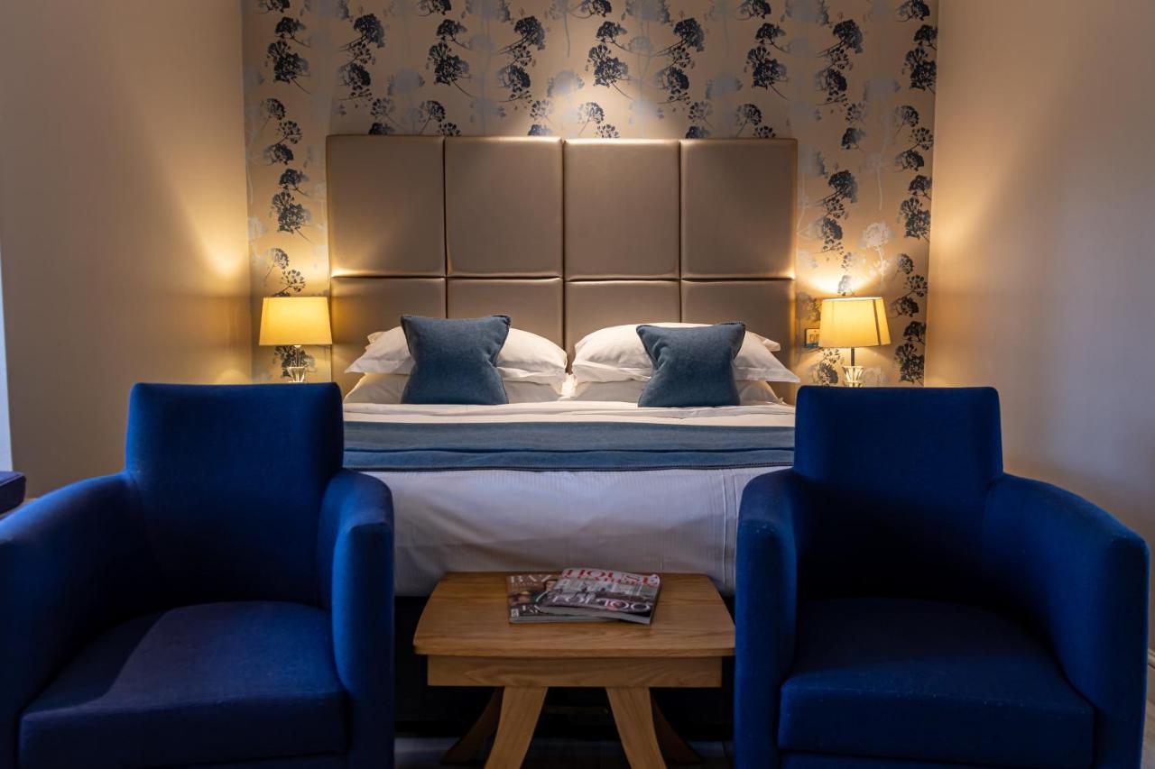 Langshott Manor - Luxury Hotel Gatwick Horley Esterno foto