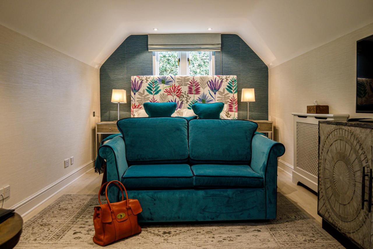 Langshott Manor - Luxury Hotel Gatwick Horley Esterno foto