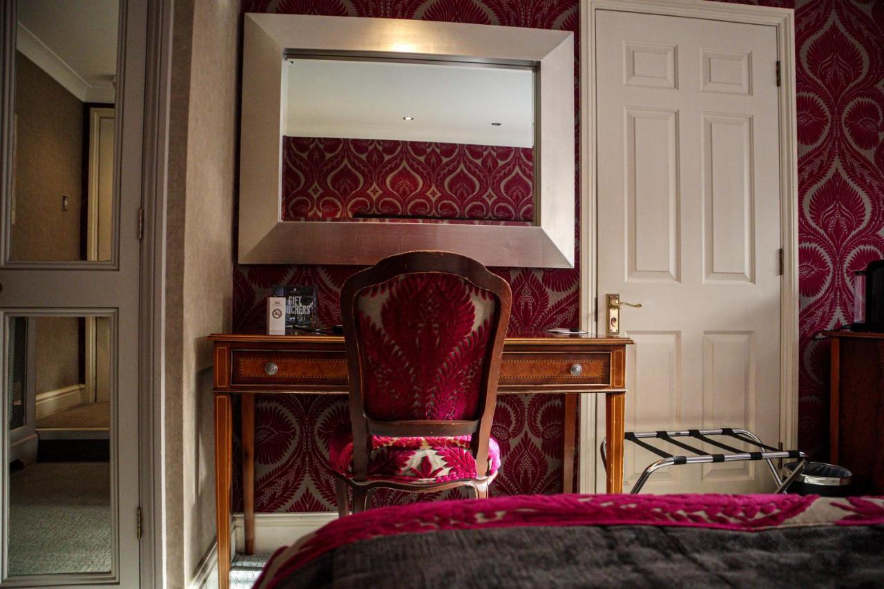 Langshott Manor - Luxury Hotel Gatwick Horley Esterno foto