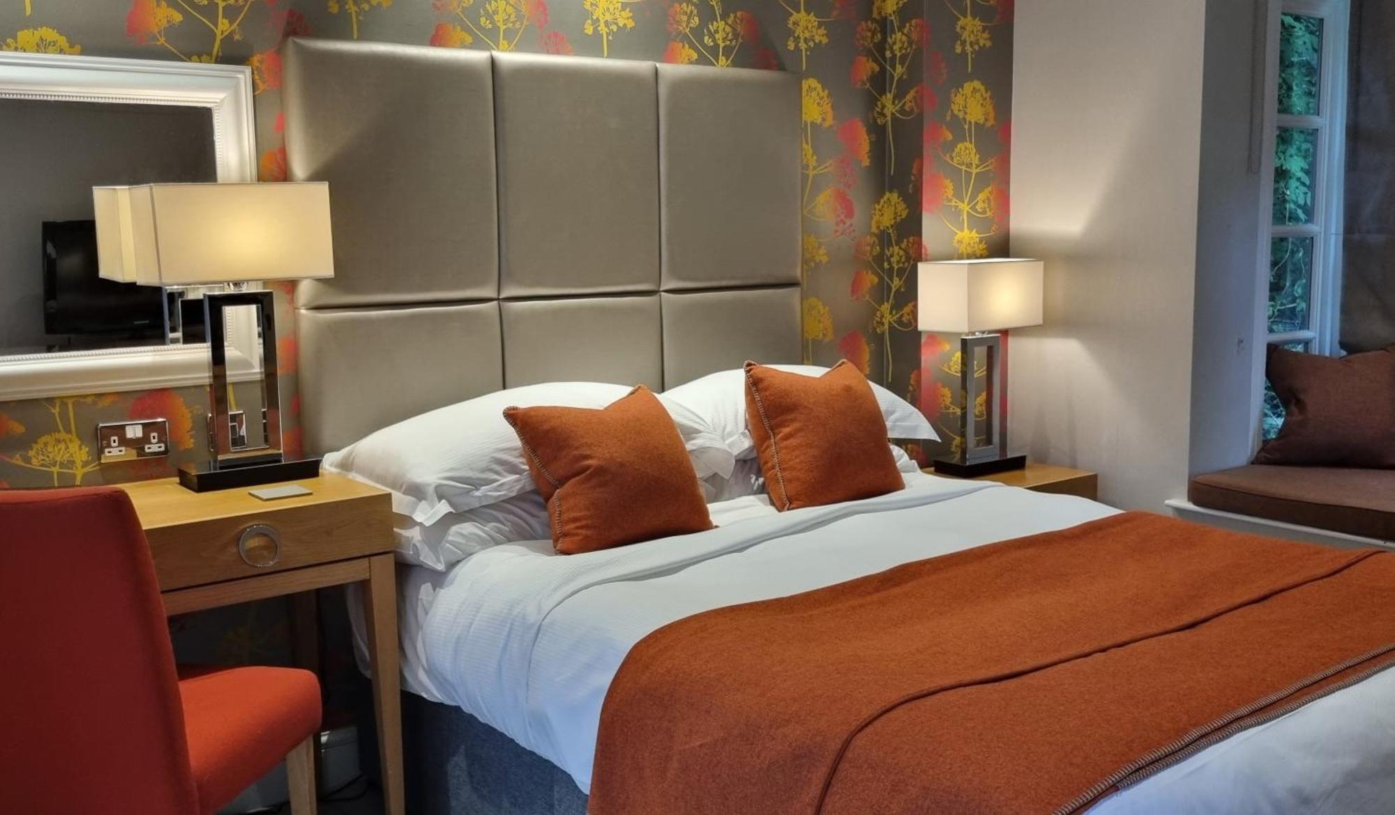 Langshott Manor - Luxury Hotel Gatwick Horley Esterno foto