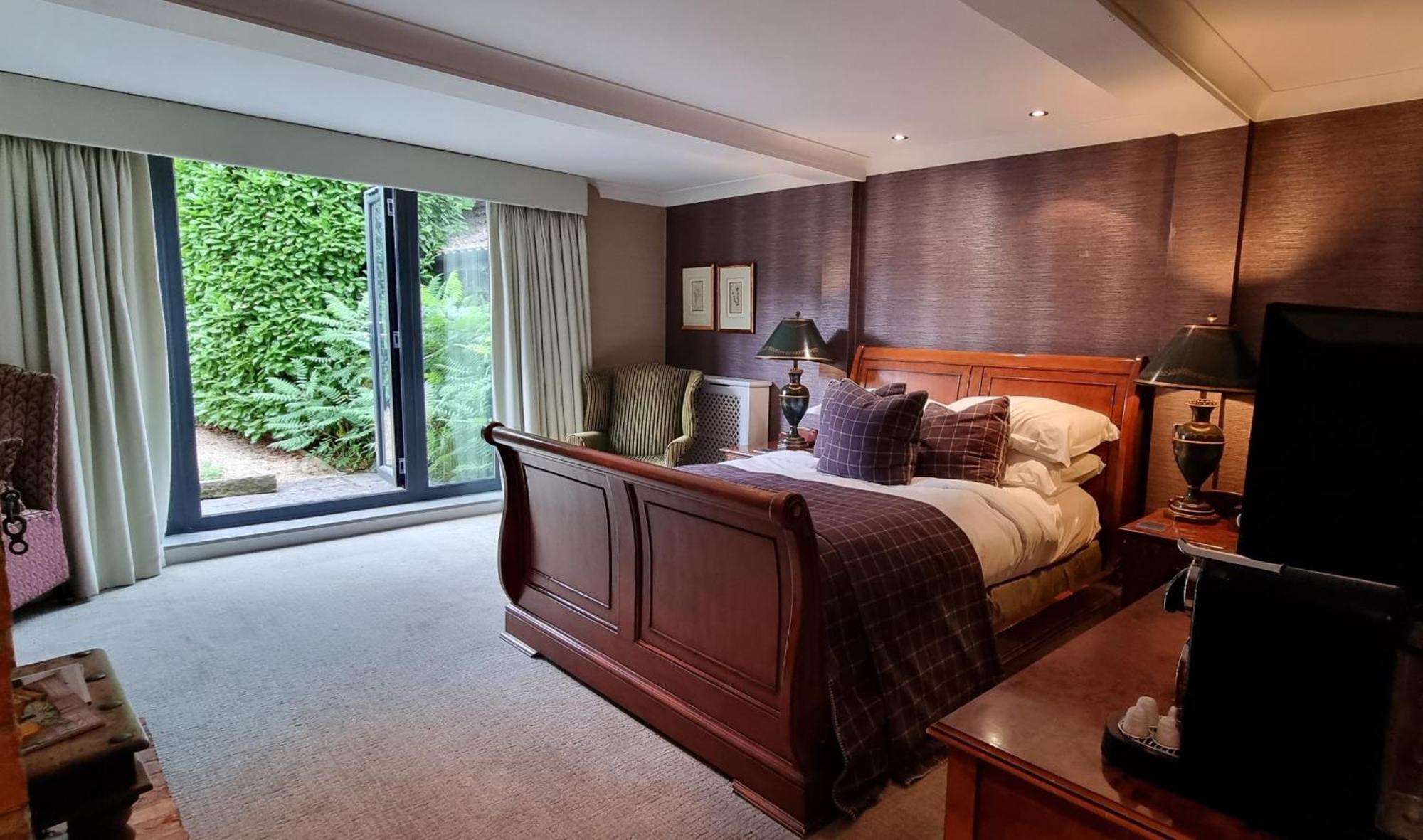 Langshott Manor - Luxury Hotel Gatwick Horley Esterno foto