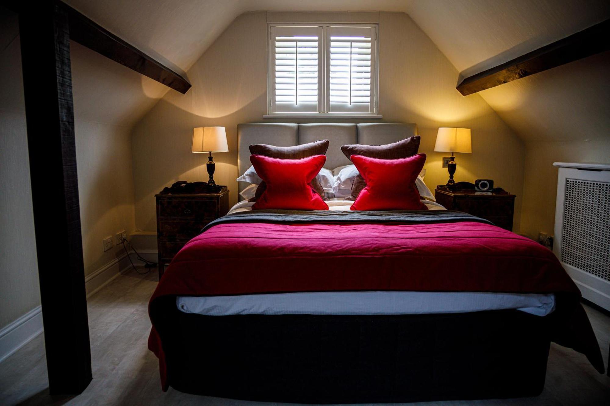 Langshott Manor - Luxury Hotel Gatwick Horley Esterno foto