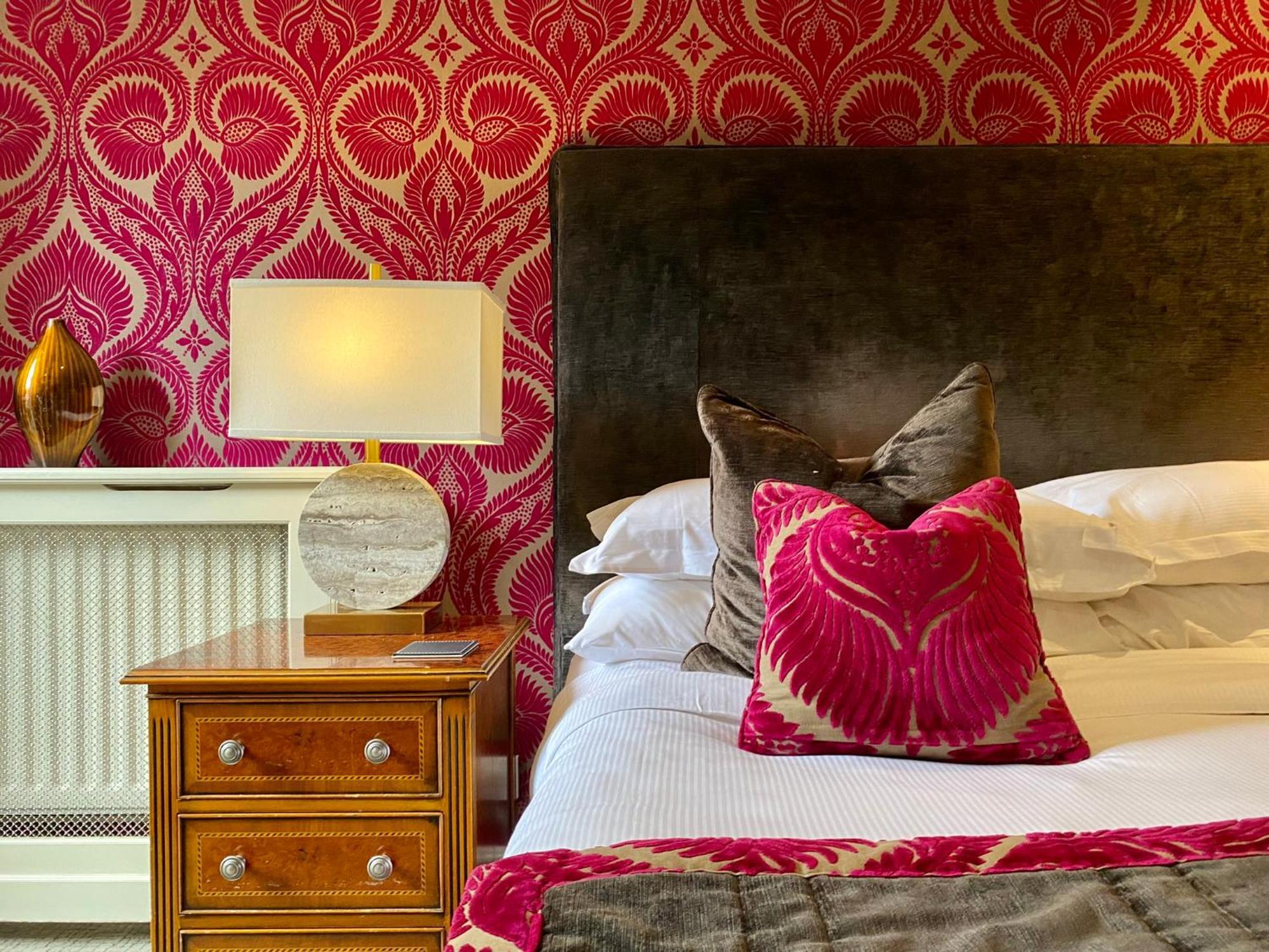 Langshott Manor - Luxury Hotel Gatwick Horley Esterno foto