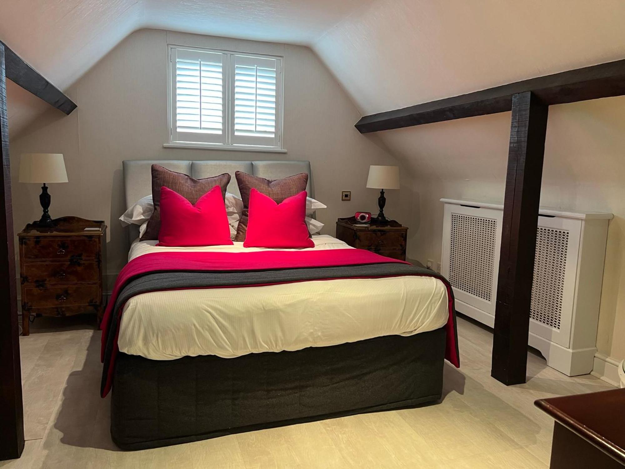 Langshott Manor - Luxury Hotel Gatwick Horley Esterno foto