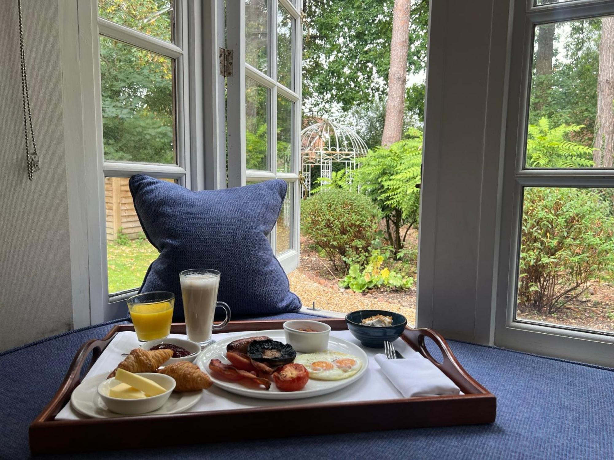 Langshott Manor - Luxury Hotel Gatwick Horley Esterno foto