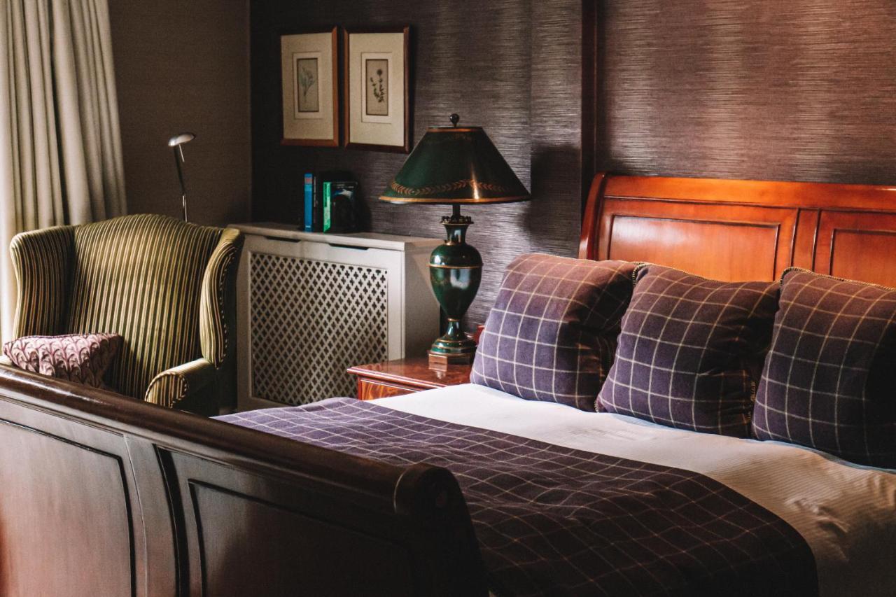 Langshott Manor - Luxury Hotel Gatwick Horley Esterno foto
