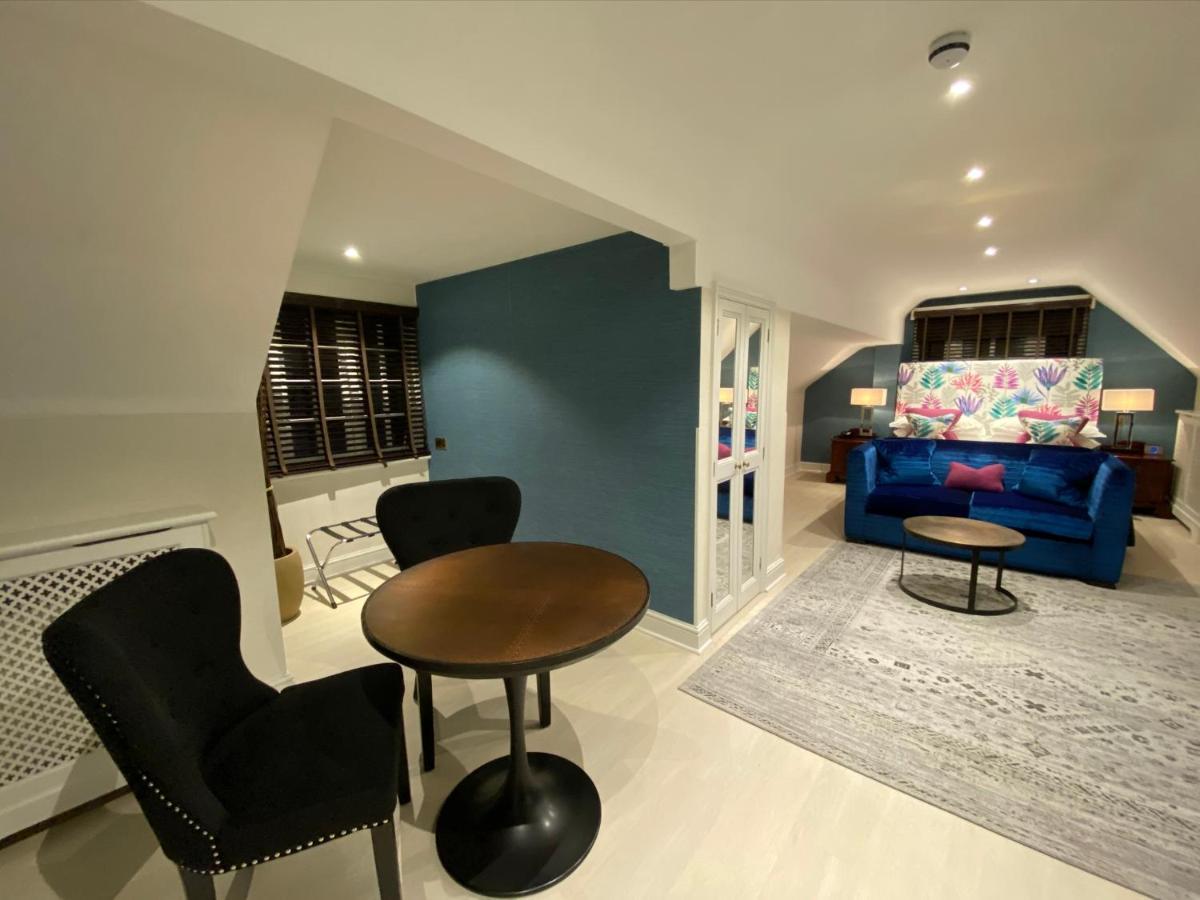 Langshott Manor - Luxury Hotel Gatwick Horley Esterno foto