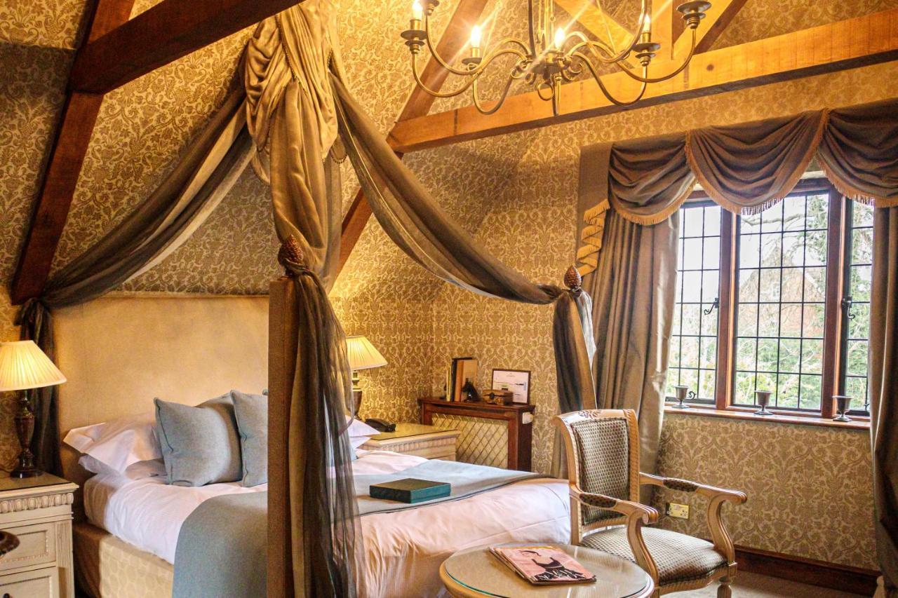 Langshott Manor - Luxury Hotel Gatwick Horley Esterno foto