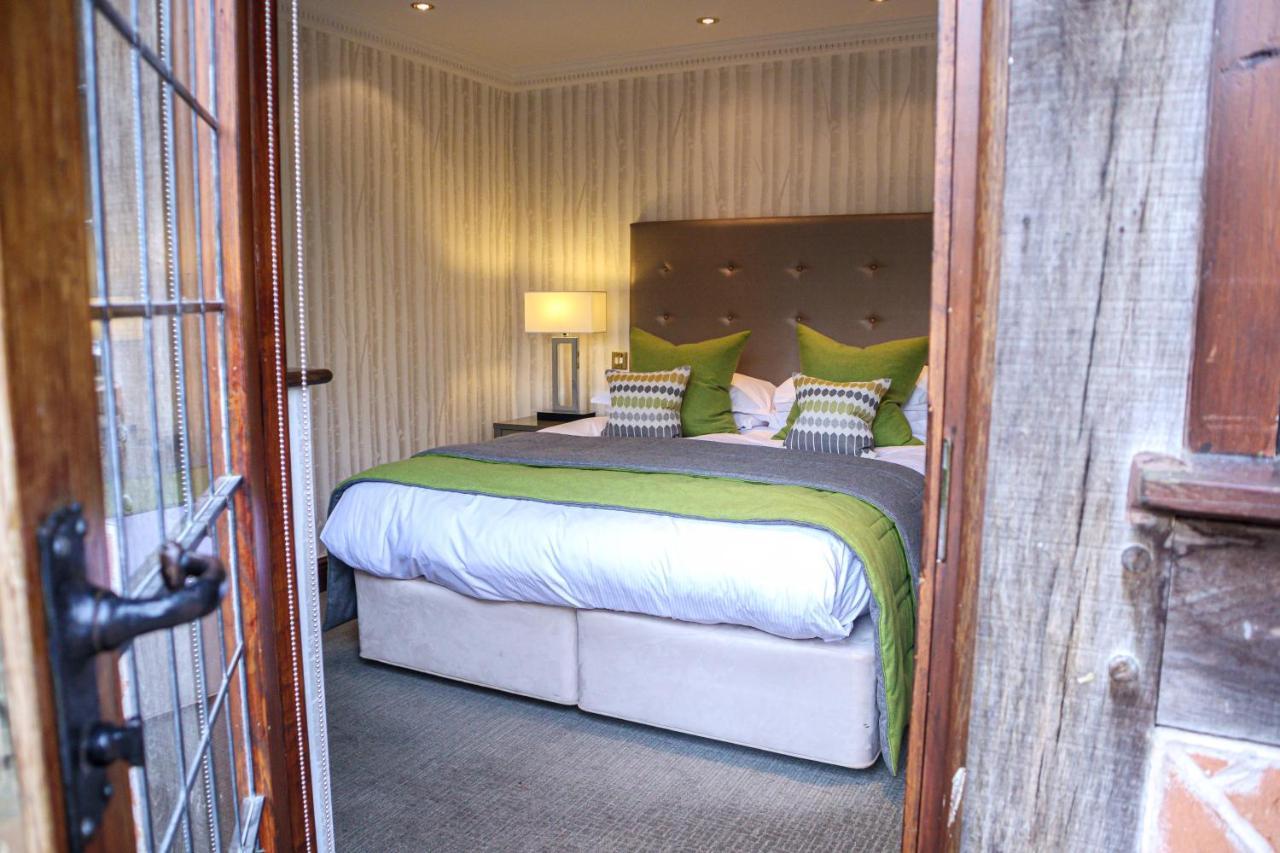 Langshott Manor - Luxury Hotel Gatwick Horley Esterno foto