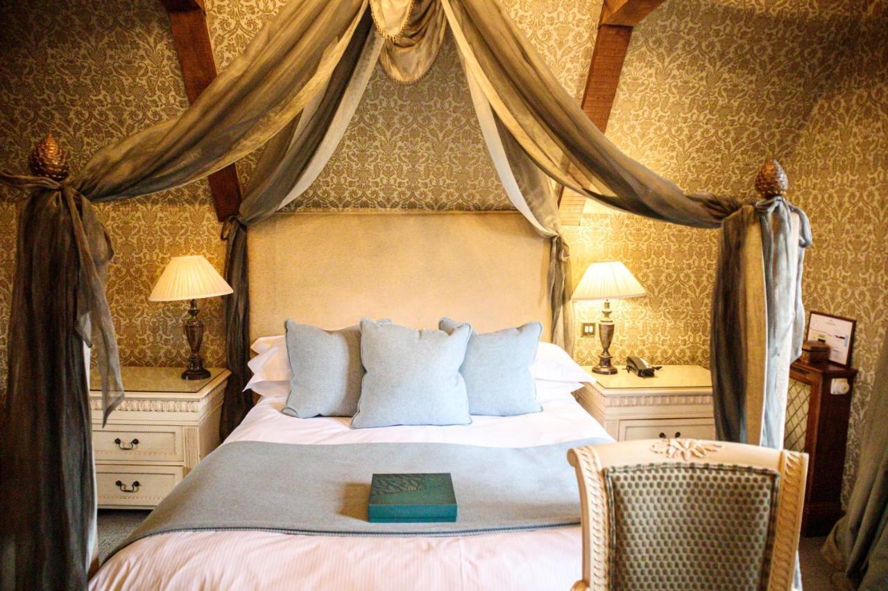 Langshott Manor - Luxury Hotel Gatwick Horley Esterno foto