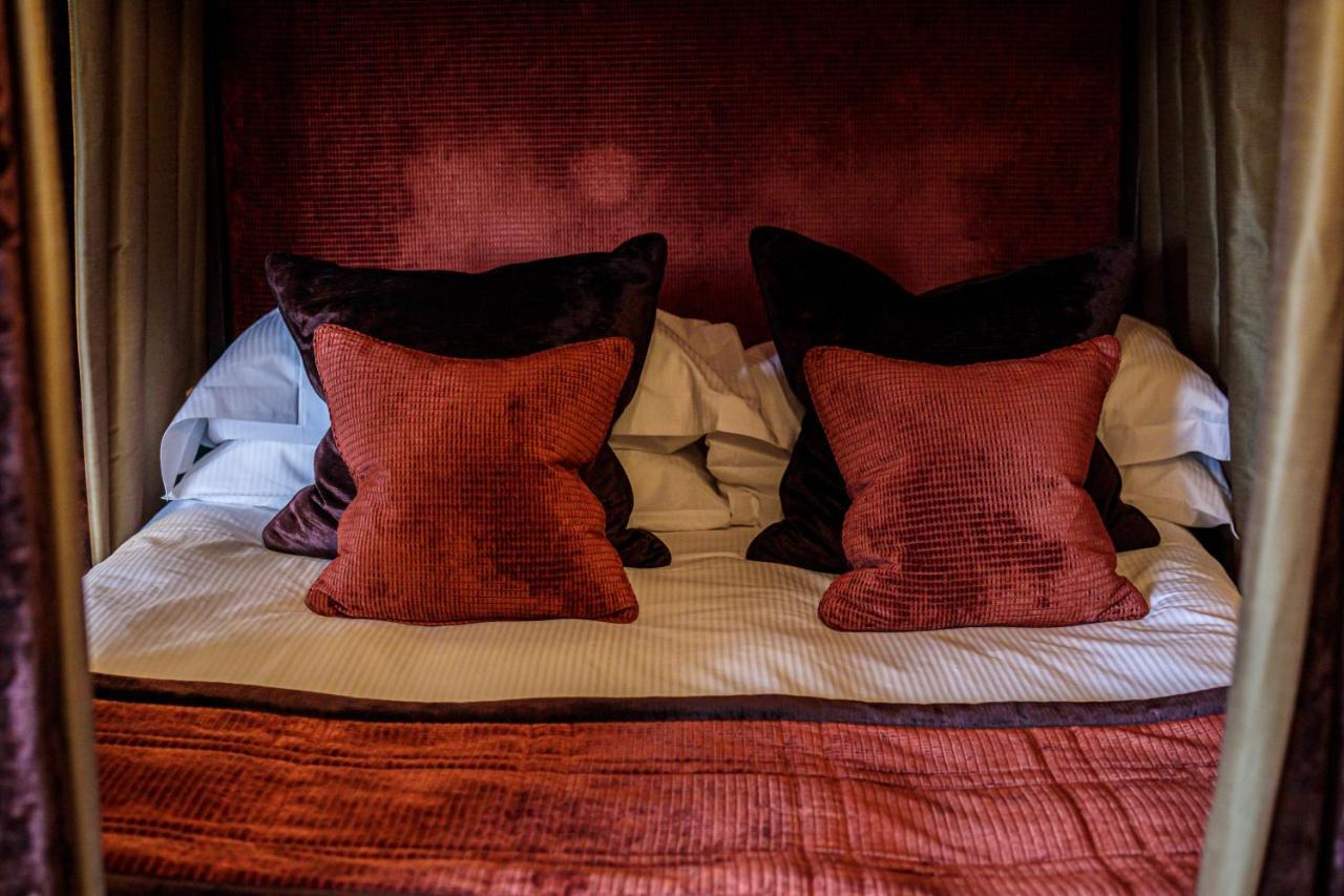 Langshott Manor - Luxury Hotel Gatwick Horley Esterno foto