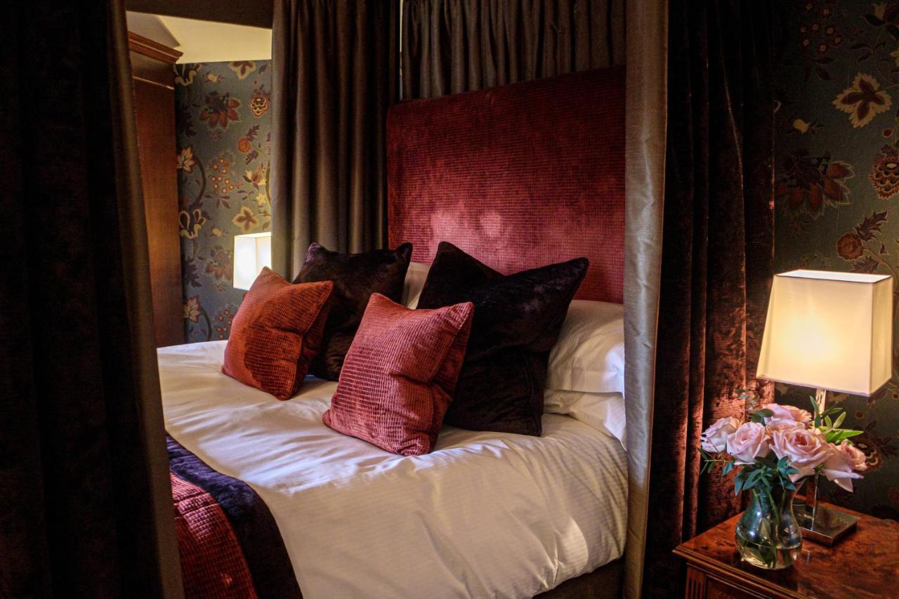 Langshott Manor - Luxury Hotel Gatwick Horley Esterno foto