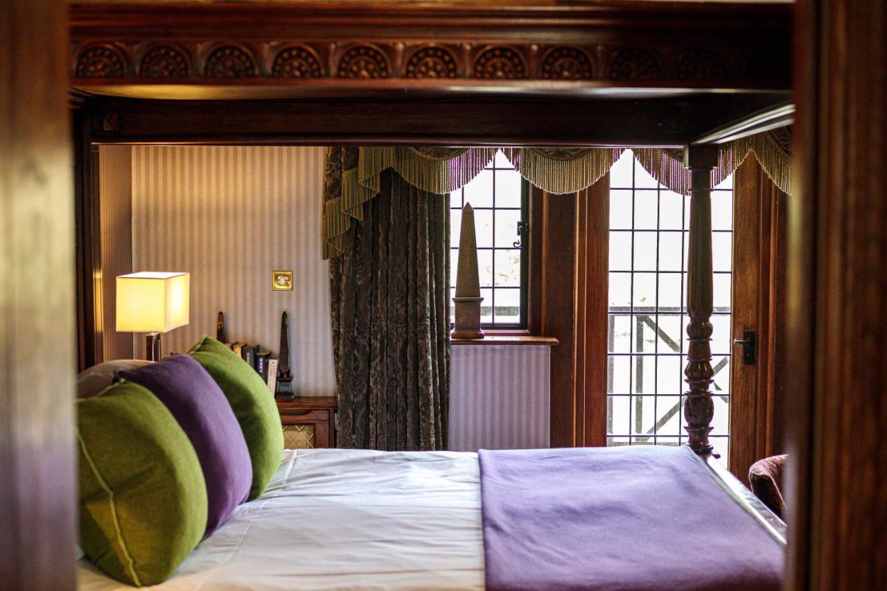 Langshott Manor - Luxury Hotel Gatwick Horley Esterno foto