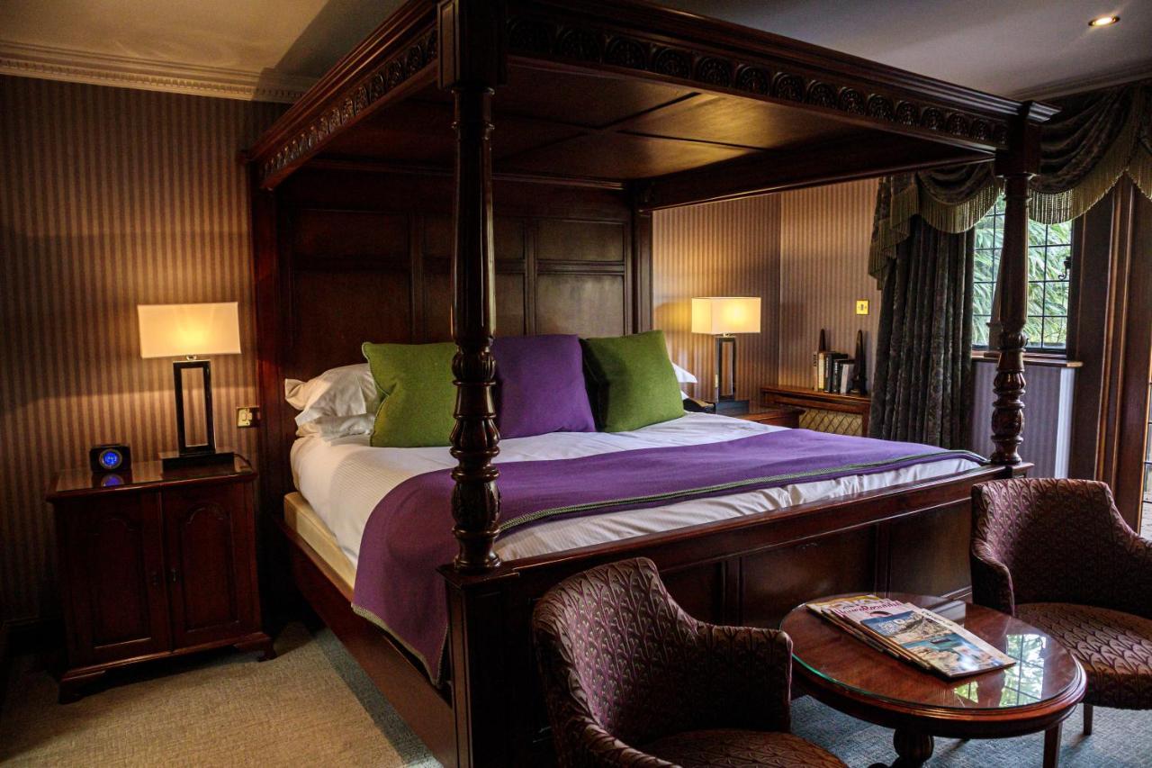 Langshott Manor - Luxury Hotel Gatwick Horley Esterno foto