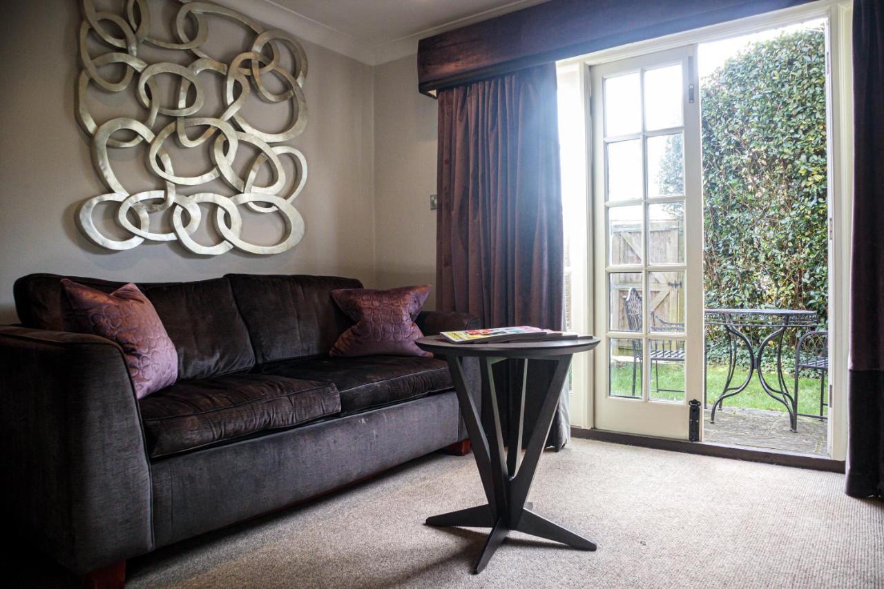 Langshott Manor - Luxury Hotel Gatwick Horley Esterno foto