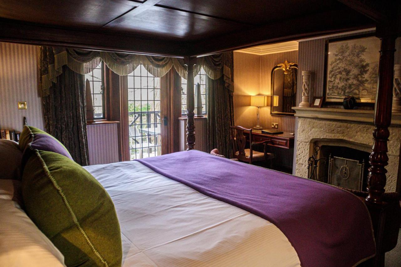 Langshott Manor - Luxury Hotel Gatwick Horley Esterno foto